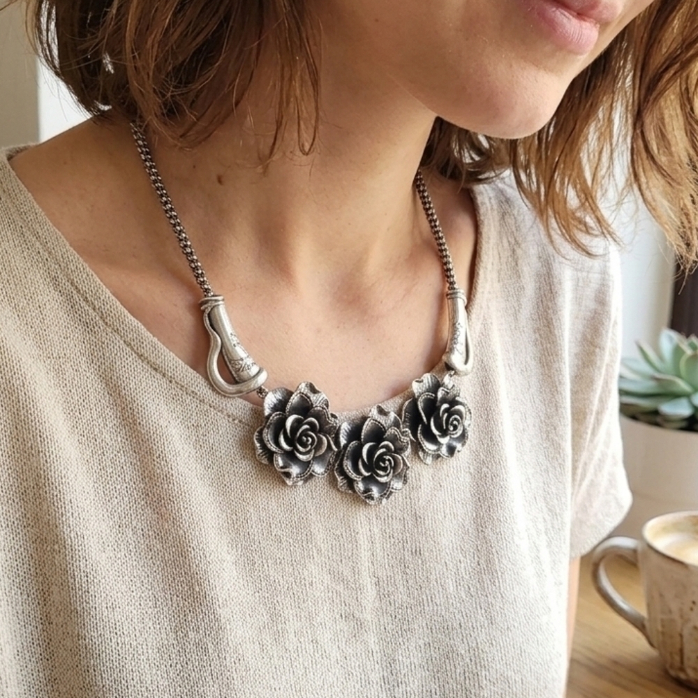 Elegant Silver Floral Necklace